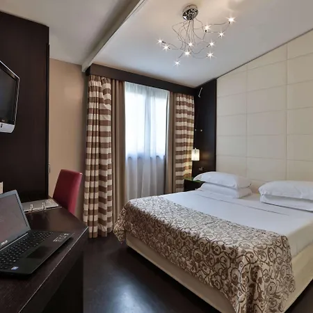 Western Cinemusic Szálloda 4*