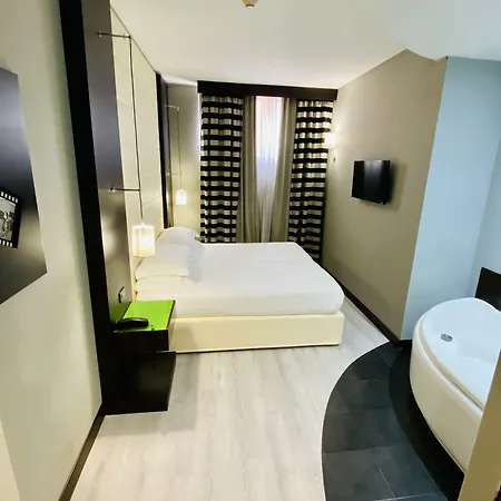Western Cinemusic Hotel Roma